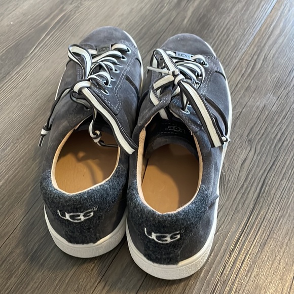 UGG Milo suede lace up like NEW no box - Picture 3 of 5